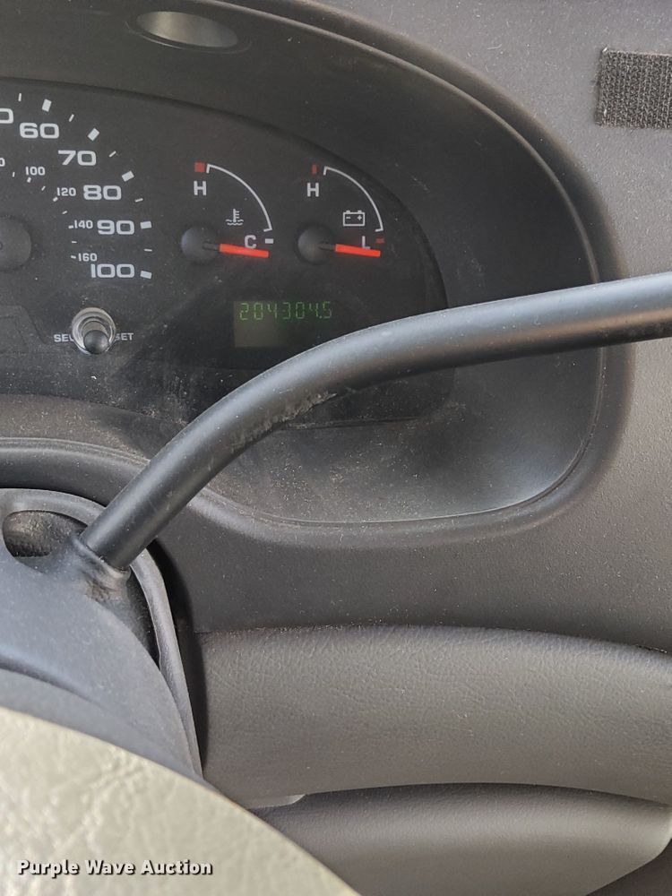 image for item FL9159 2005 Ford E350 Super Duty  shuttle bus