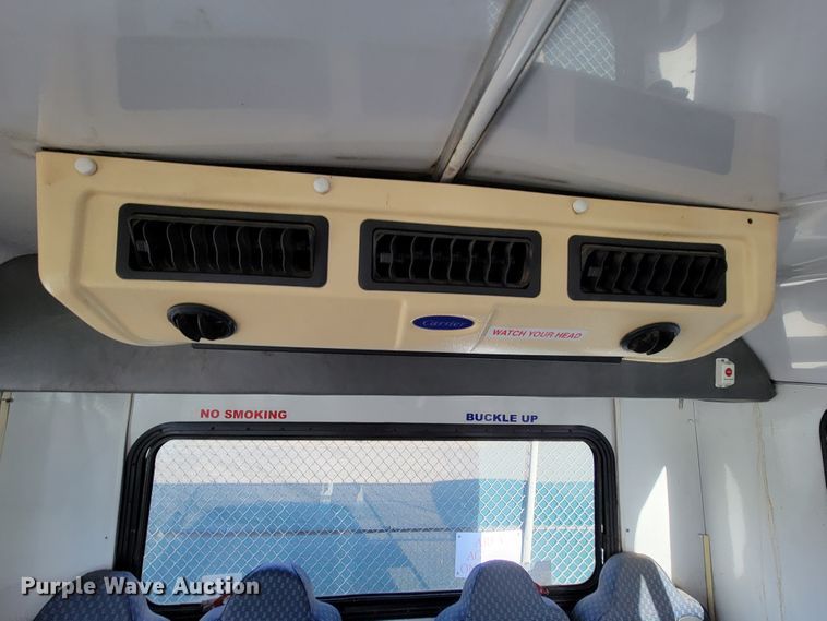image for item FL9159 2005 Ford E350 Super Duty  shuttle bus