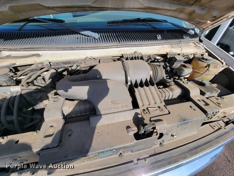 image for item FL9159 2005 Ford E350 Super Duty  shuttle bus