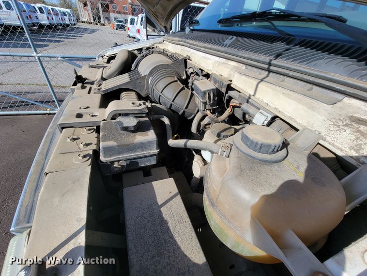 image for item FL9159 2005 Ford E350 Super Duty  shuttle bus