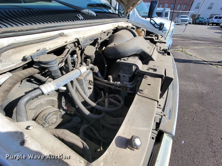 image for item FL9159 2005 Ford E350 Super Duty  shuttle bus