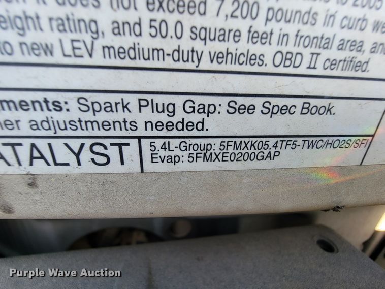 image for item FL9159 2005 Ford E350 Super Duty  shuttle bus