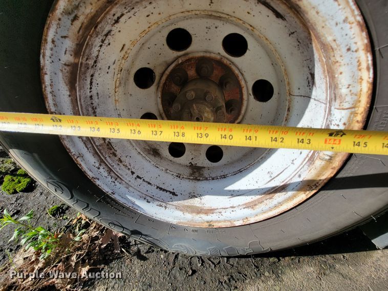 image for item FL9159 2005 Ford E350 Super Duty  shuttle bus