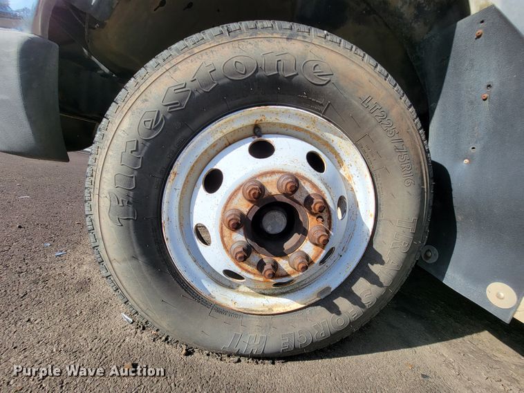 image for item FL9159 2005 Ford E350 Super Duty  shuttle bus