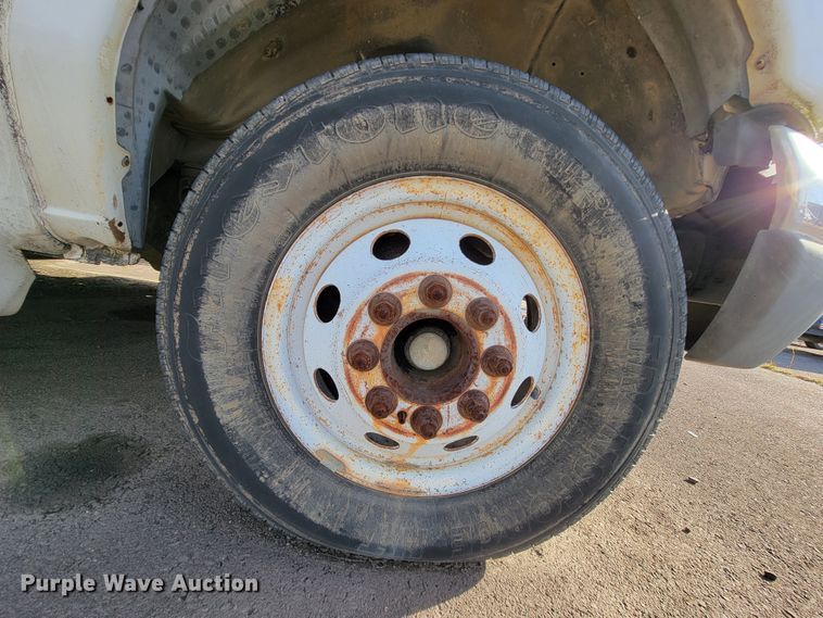 image for item FL9159 2005 Ford E350 Super Duty  shuttle bus