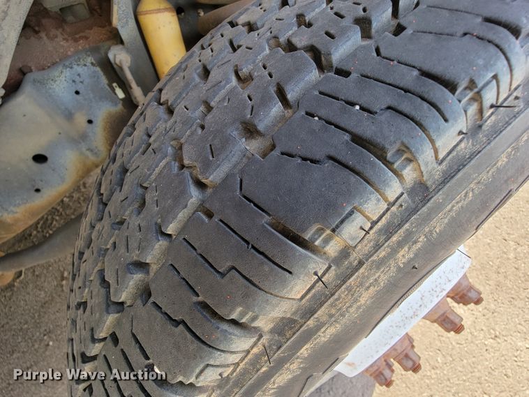 image for item FL9159 2005 Ford E350 Super Duty  shuttle bus