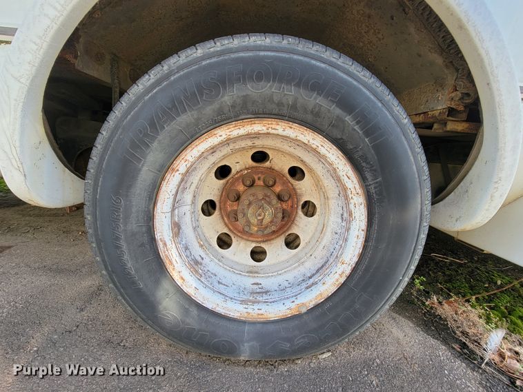 image for item FL9159 2005 Ford E350 Super Duty  shuttle bus