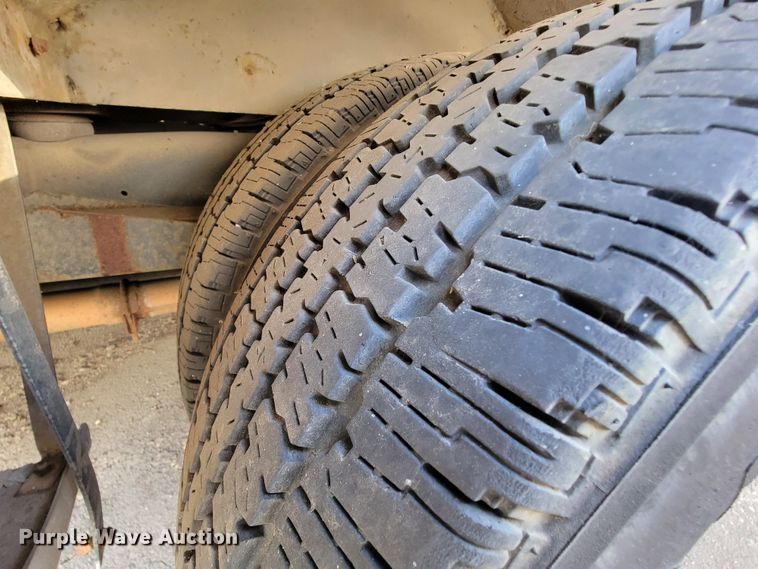 image for item FL9159 2005 Ford E350 Super Duty  shuttle bus