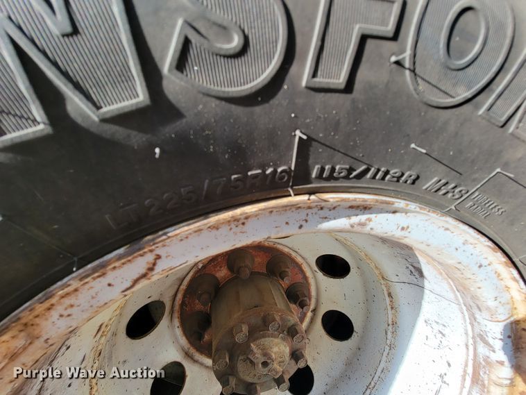 image for item FL9159 2005 Ford E350 Super Duty  shuttle bus