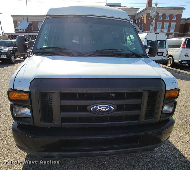 image for item FL9160 2011 Ford E350 Super Duty  handicap accessible van