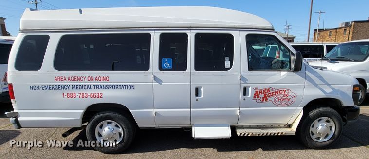 image for item FL9160 2011 Ford E350 Super Duty  handicap accessible van