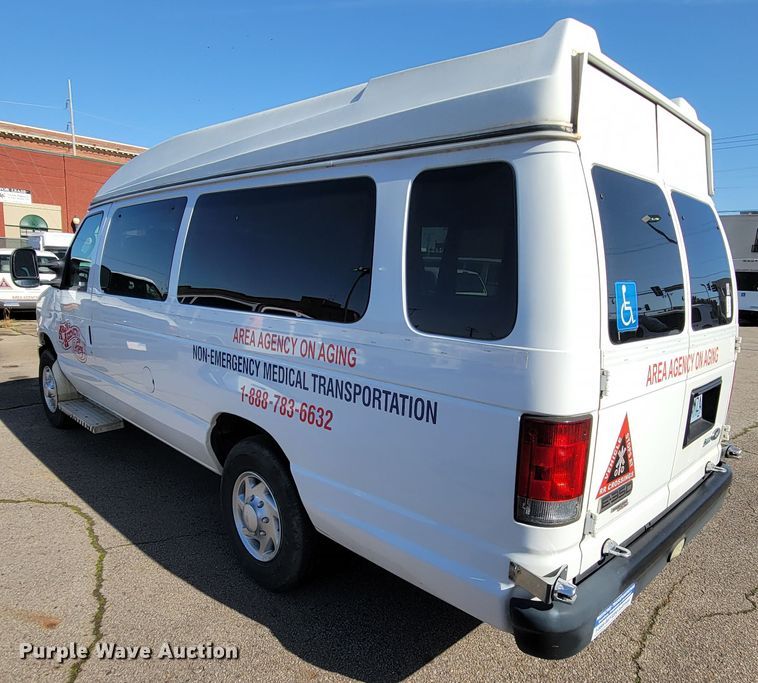 image for item FL9160 2011 Ford E350 Super Duty  handicap accessible van