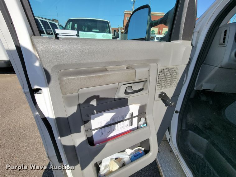 image for item FL9160 2011 Ford E350 Super Duty  handicap accessible van