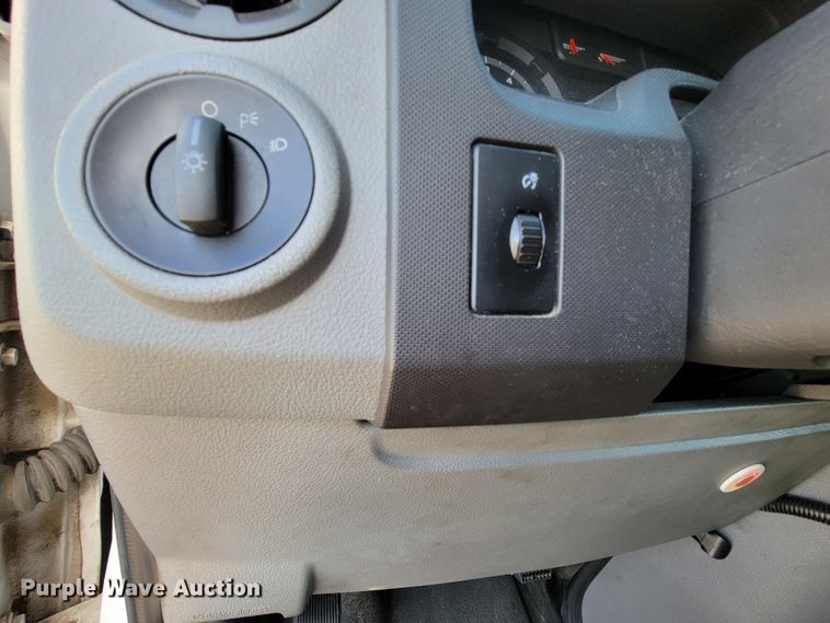 image for item FL9160 2011 Ford E350 Super Duty  handicap accessible van