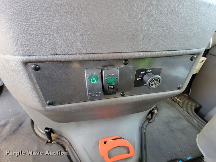 image for item FL9160 2011 Ford E350 Super Duty  handicap accessible van