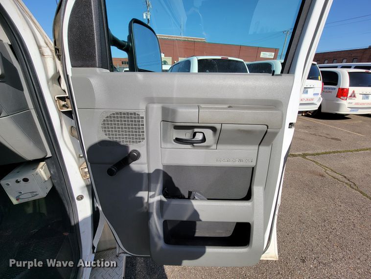 image for item FL9160 2011 Ford E350 Super Duty  handicap accessible van