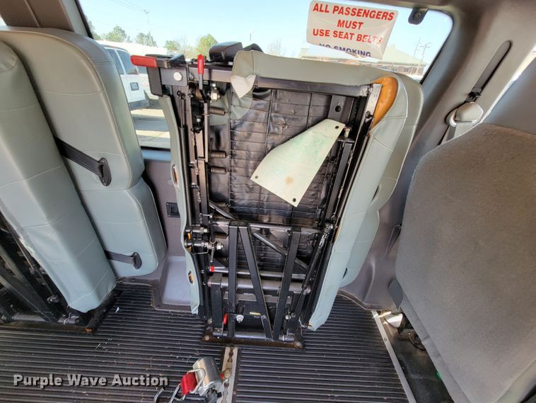 image for item FL9160 2011 Ford E350 Super Duty  handicap accessible van