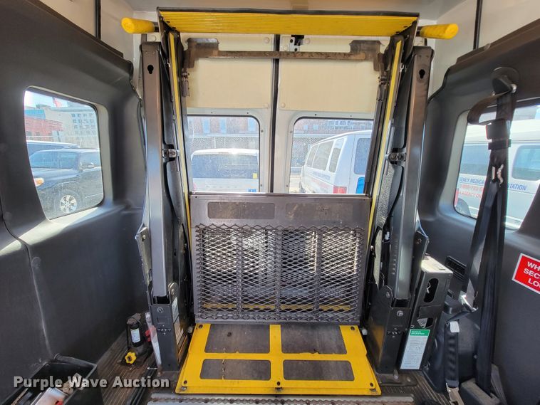 image for item FL9160 2011 Ford E350 Super Duty  handicap accessible van