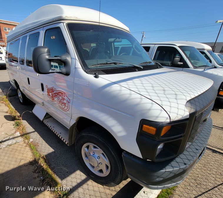 image for item FL9161 2011 Ford E350 Super Duty  handicap accessible van
