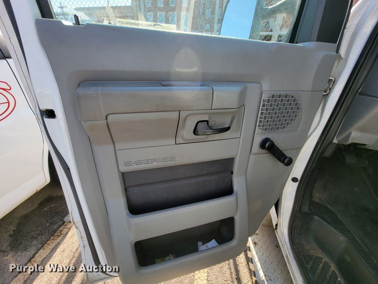 image for item FL9161 2011 Ford E350 Super Duty  handicap accessible van