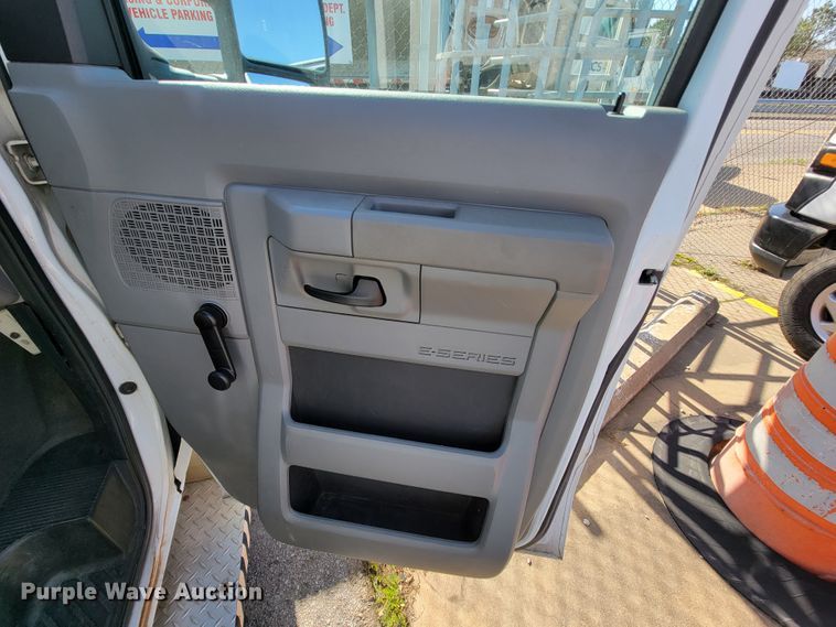 image for item FL9161 2011 Ford E350 Super Duty  handicap accessible van