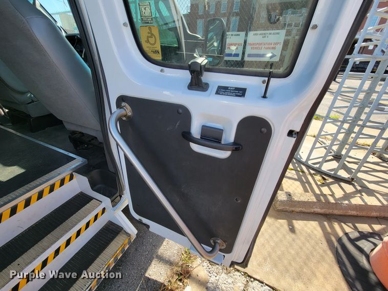 image for item FL9161 2011 Ford E350 Super Duty  handicap accessible van