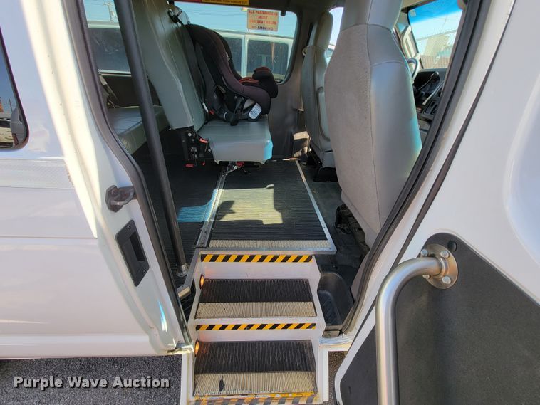 image for item FL9161 2011 Ford E350 Super Duty  handicap accessible van