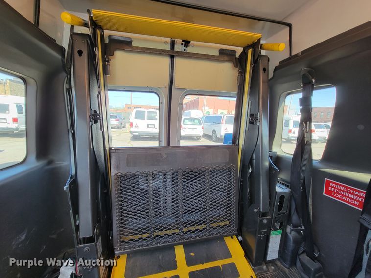 image for item FL9161 2011 Ford E350 Super Duty  handicap accessible van