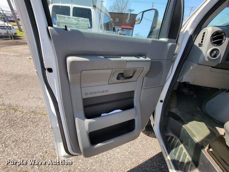 image for item FL9163 2010 Ford E350 Super Duty  van
