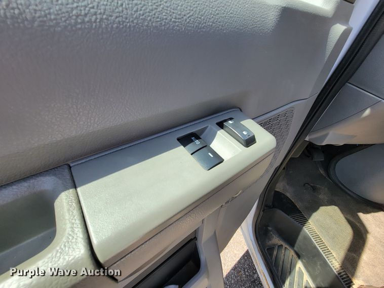 image for item FL9163 2010 Ford E350 Super Duty  van