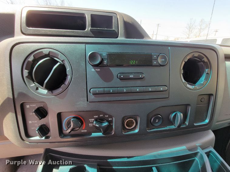 image for item FL9163 2010 Ford E350 Super Duty  van