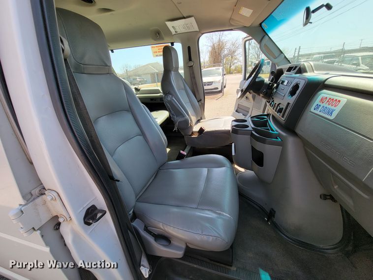 image for item FL9163 2010 Ford E350 Super Duty  van