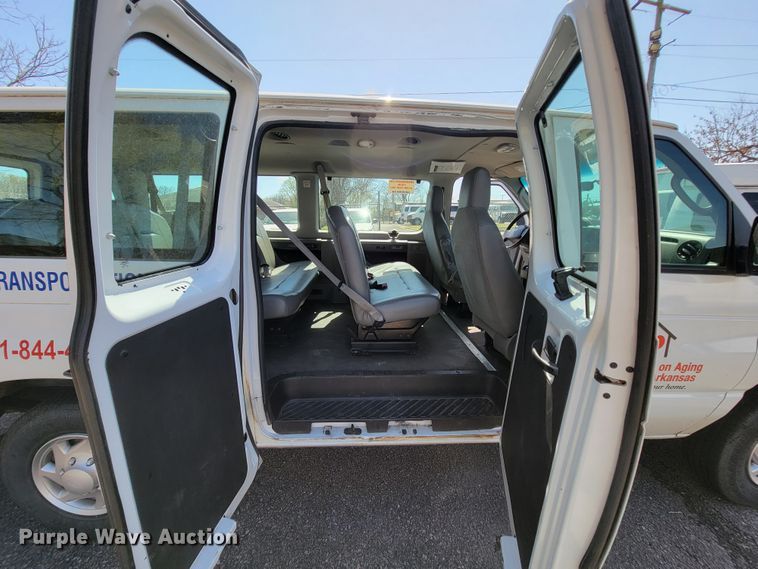 image for item FL9163 2010 Ford E350 Super Duty  van