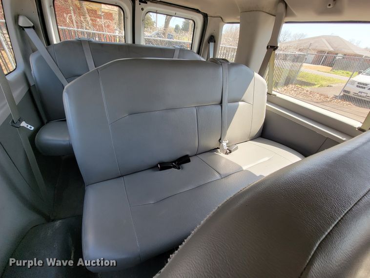 image for item FL9163 2010 Ford E350 Super Duty  van