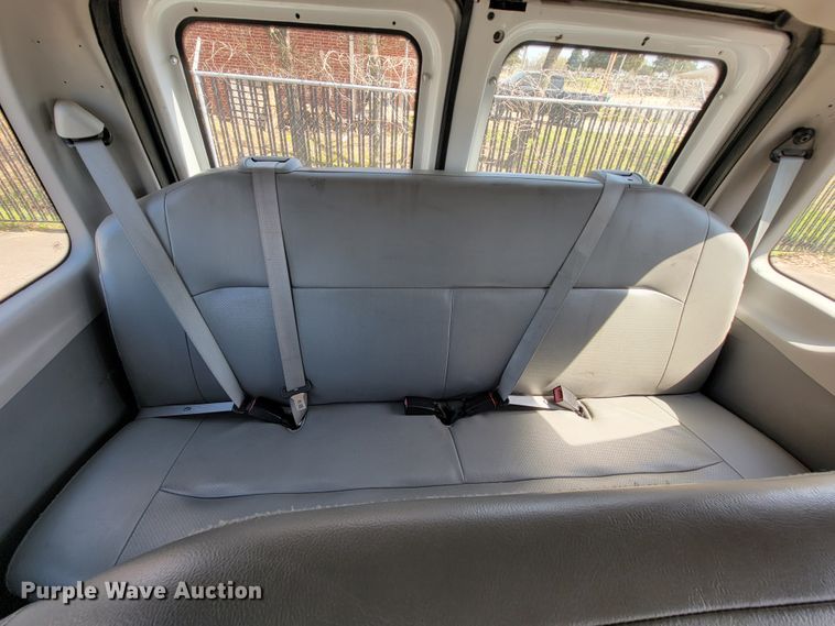 image for item FL9163 2010 Ford E350 Super Duty  van