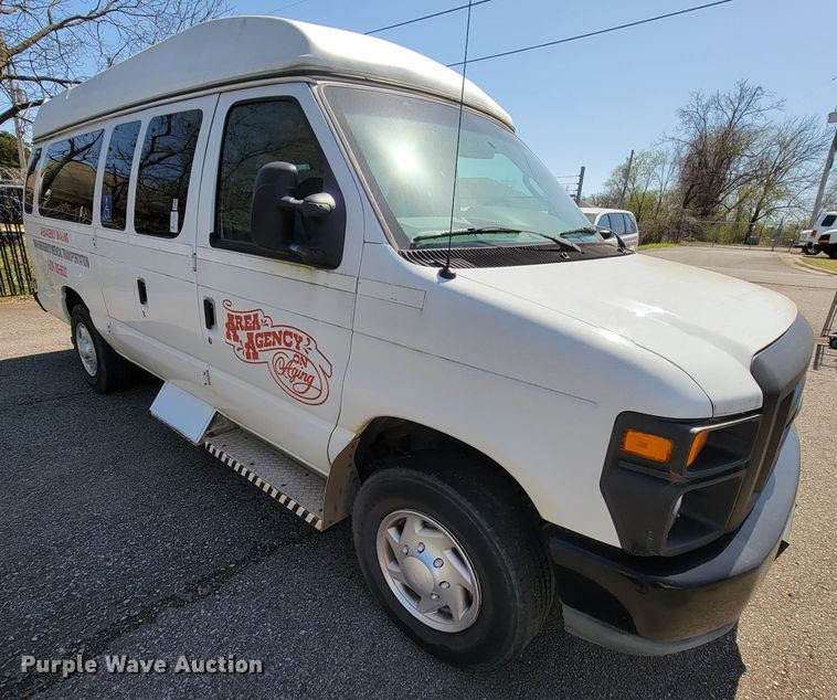 image for item FL9164 2011 Ford E350 Super Duty  handicap accessible van