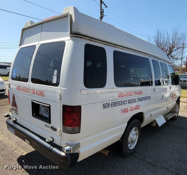 image for item FL9164 2011 Ford E350 Super Duty  handicap accessible van