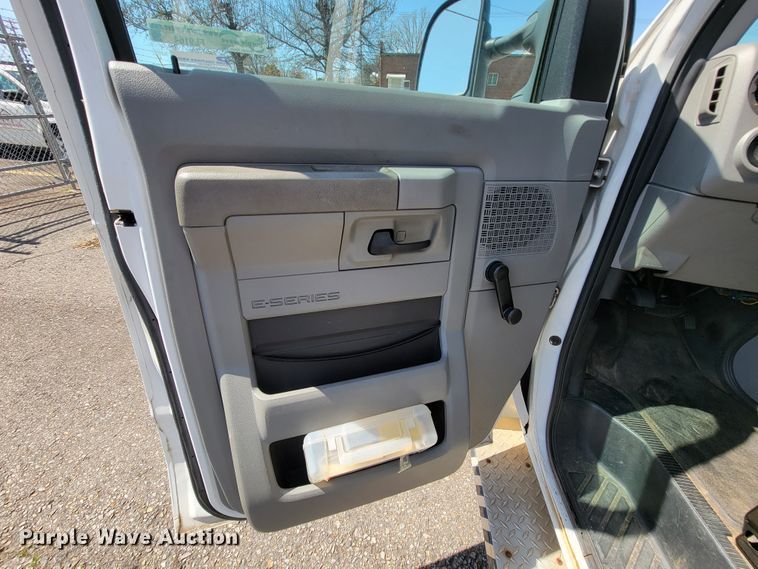 image for item FL9164 2011 Ford E350 Super Duty  handicap accessible van