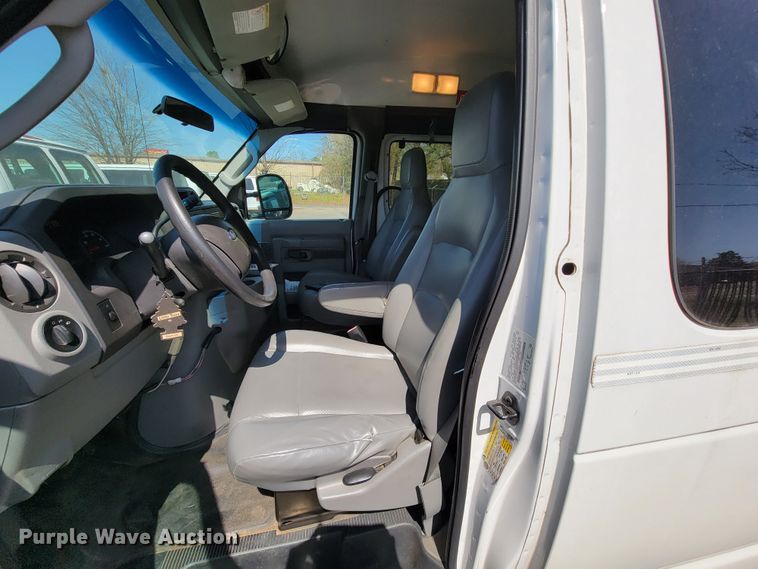 image for item FL9164 2011 Ford E350 Super Duty  handicap accessible van
