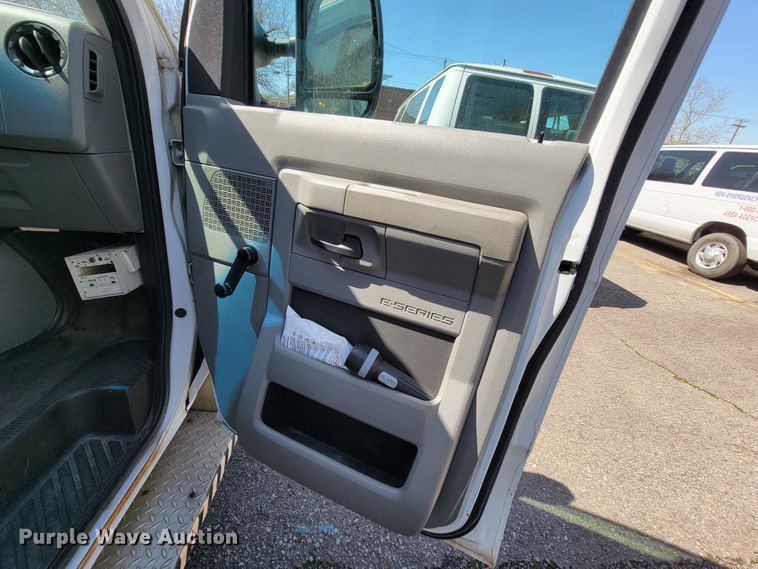 image for item FL9164 2011 Ford E350 Super Duty  handicap accessible van