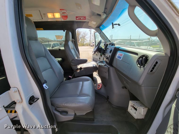 image for item FL9164 2011 Ford E350 Super Duty  handicap accessible van