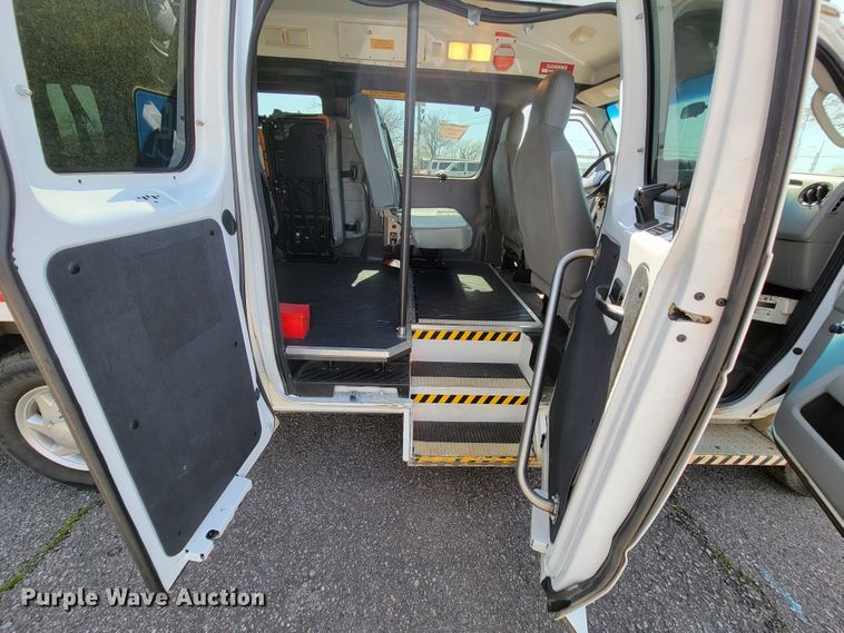 image for item FL9164 2011 Ford E350 Super Duty  handicap accessible van