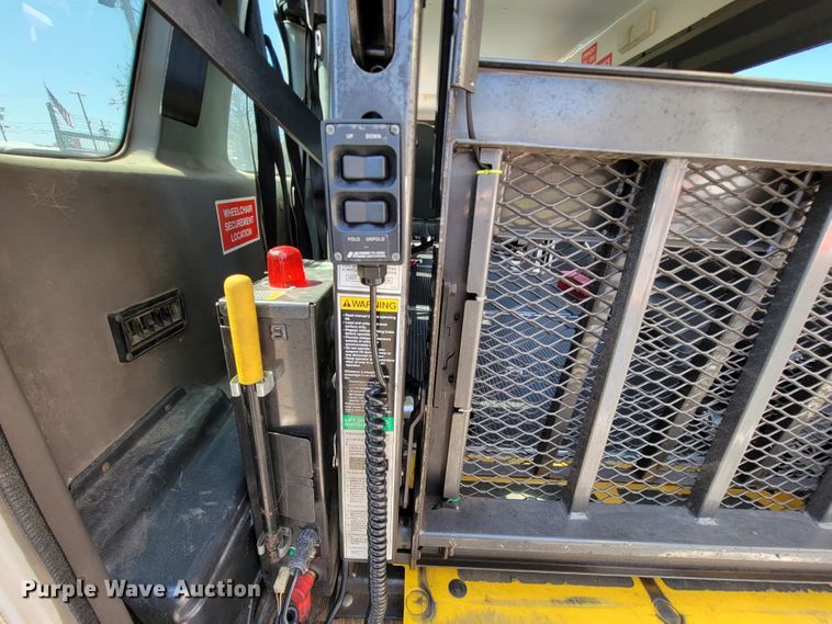 image for item FL9164 2011 Ford E350 Super Duty  handicap accessible van