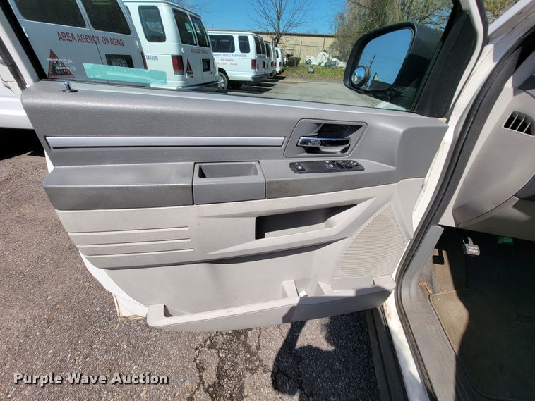 image for item FL9165 2010 Dodge Grand Caravan  van