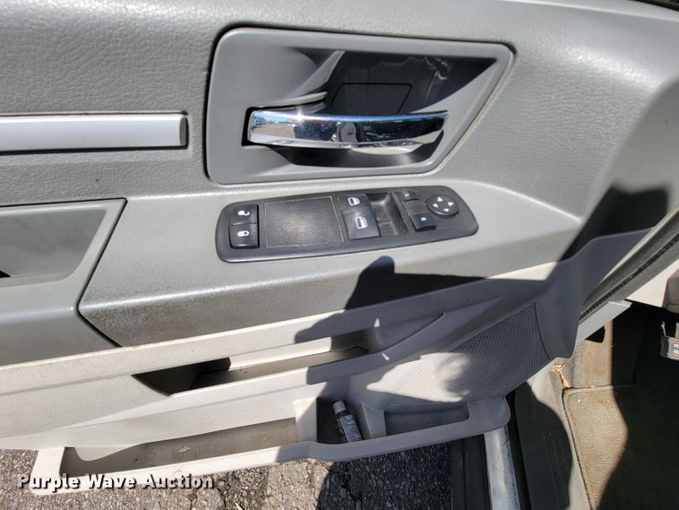 image for item FL9165 2010 Dodge Grand Caravan  van