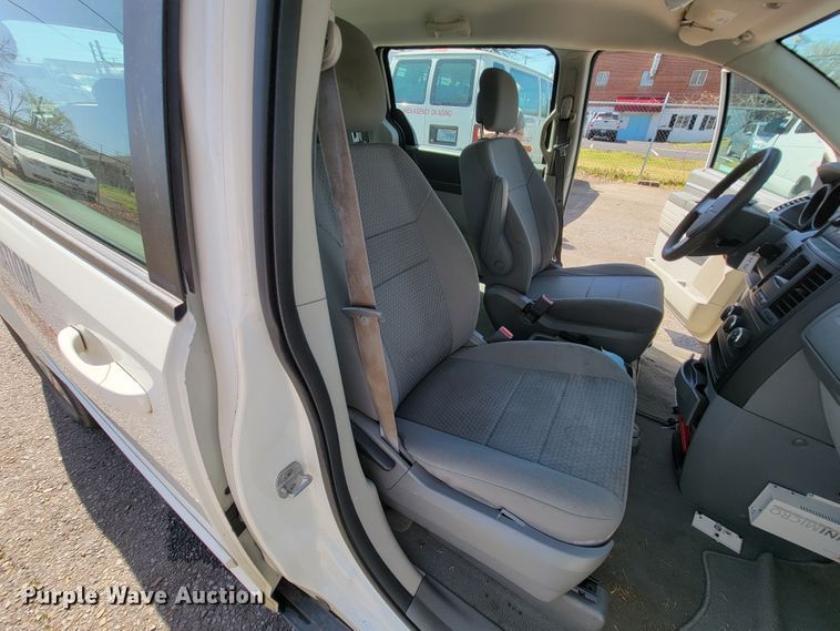 image for item FL9165 2010 Dodge Grand Caravan  van