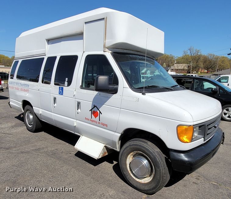 image for item FL9168 2004 Ford E350 Super Duty  handicap accessible van