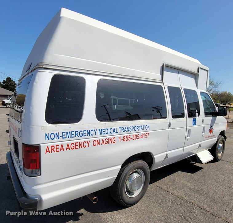 image for item FL9168 2004 Ford E350 Super Duty  handicap accessible van
