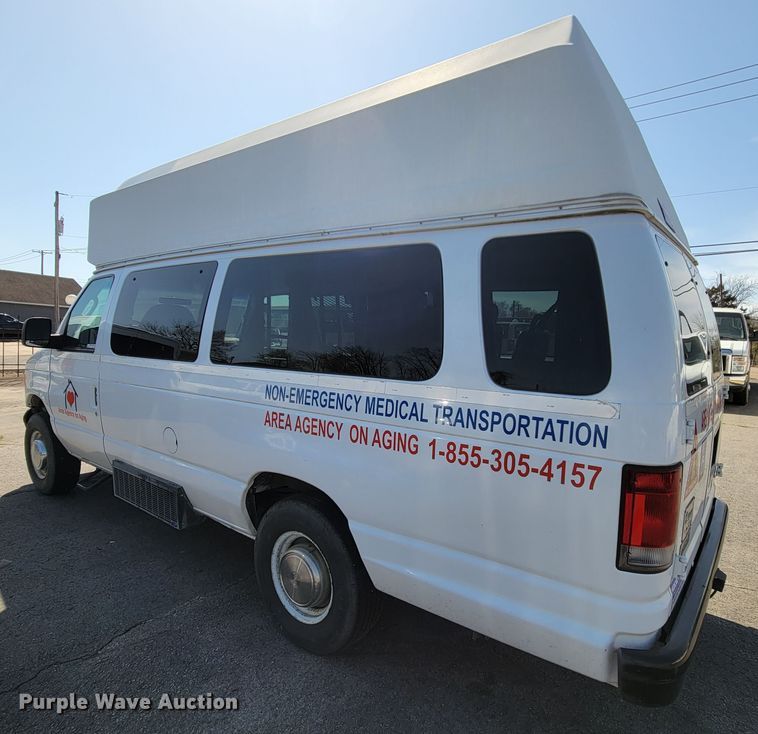 image for item FL9168 2004 Ford E350 Super Duty  handicap accessible van