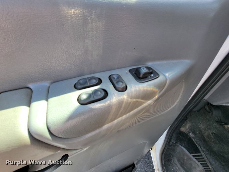 image for item FL9168 2004 Ford E350 Super Duty  handicap accessible van